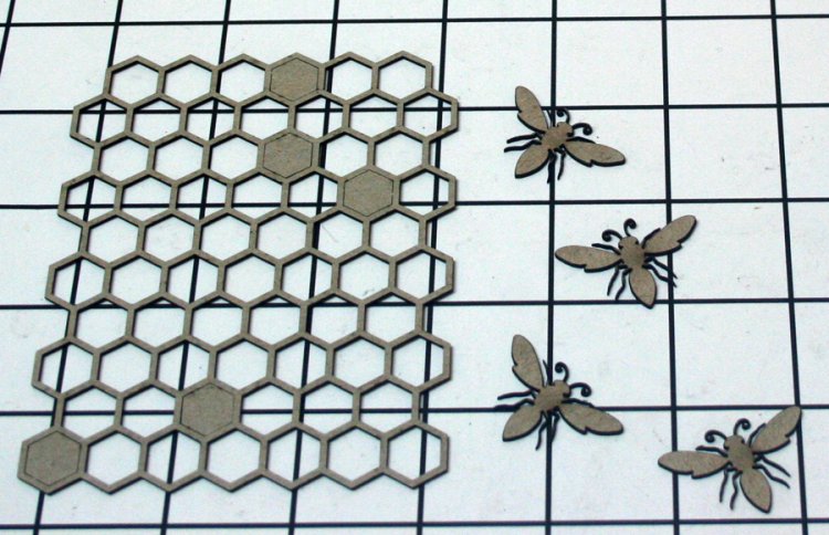 Honeycomb & Bees Small - Click Image to Close